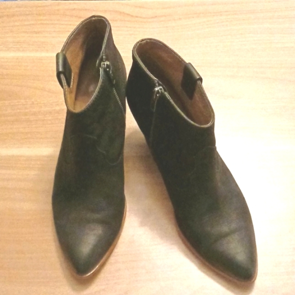 Frye "Reina" Black Nubuck Leather Ankle Boots in Size 9.5M